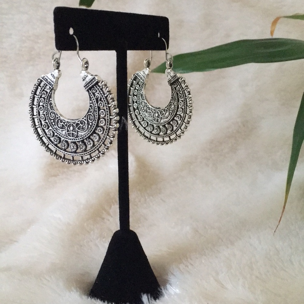 Boho new hollow out vintage erring